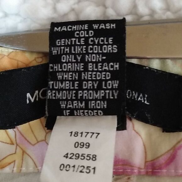 MODA international pants With A Beautiful Light Colored Floral Design - Picture 11 of 15